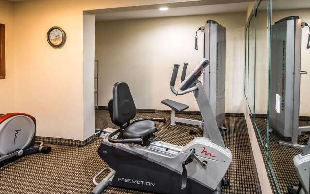 Econo Lodge Inn & Suites Monroe