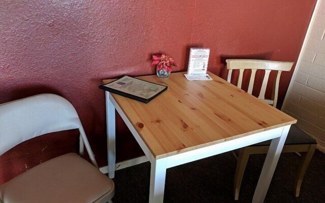 Grand Canyon Caverns Inn