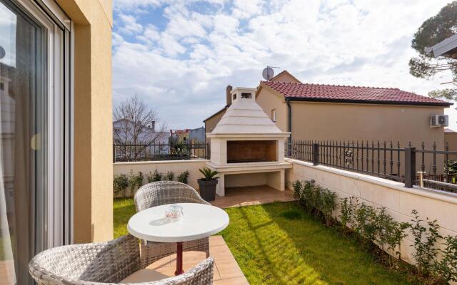 Modern Apartment in Zadar with Garden