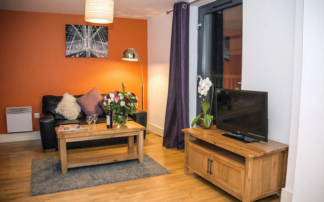 Base Serviced Apartments - Cumberland Street