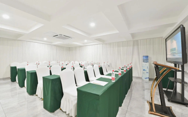 Atour The Tianjin Eye Hotel