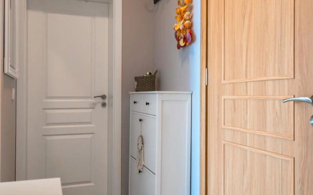 - The Blue Apartment - 1BD with Artistic Interior Design