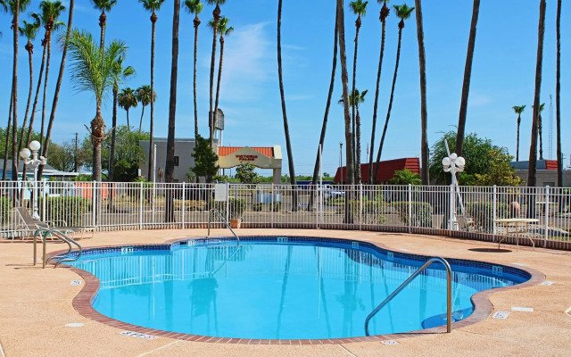 Victoria Palms Inn & Suites