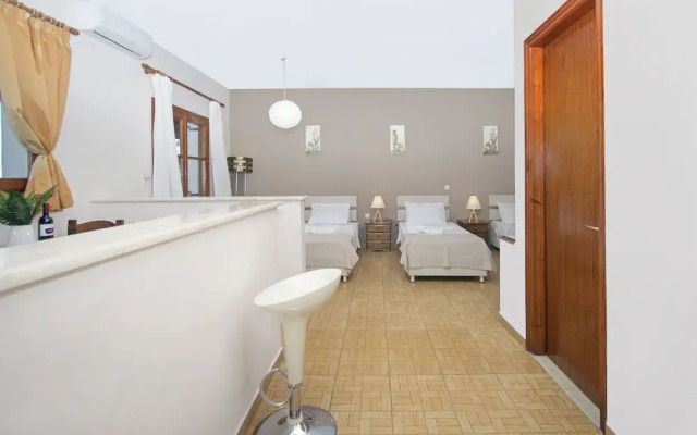 Nikolouzos Sunny Estate