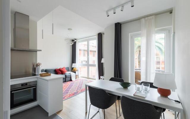 Quiet apartment with balcony at the Trevi Fountain