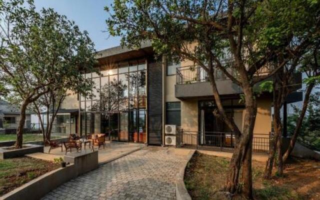SaffronStays Falcon Hill, Lonavala - luxury villa with infinity pool near Lion's Point
