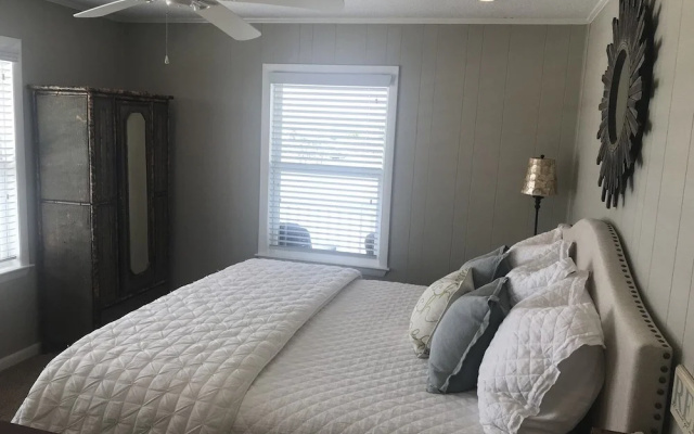 Oh Happy Day! 4 Bedroom Home