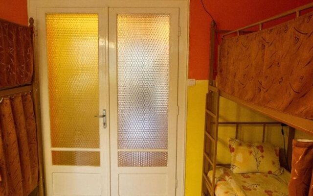 FreeBorn Hostel