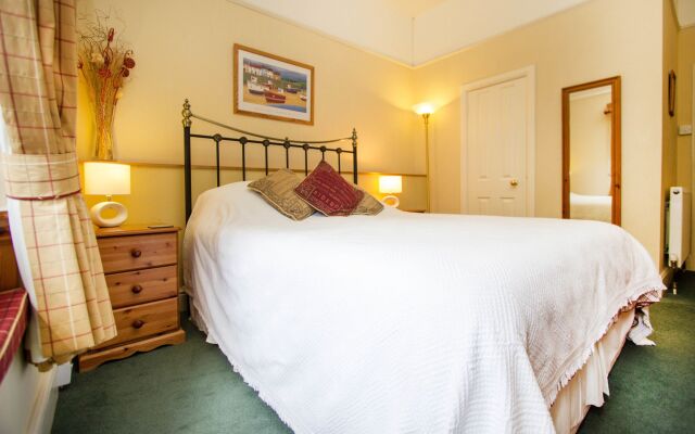 Polraen Country House