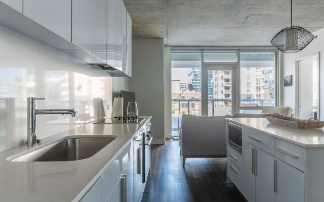 Luxury Apartment With Private Office & Terrace