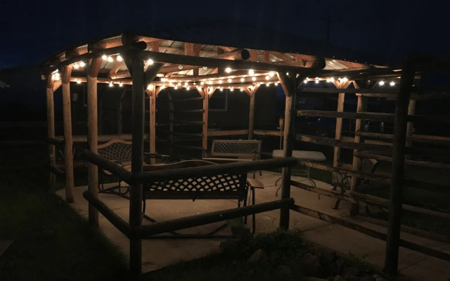 Tenderfoot Cabins & Motel