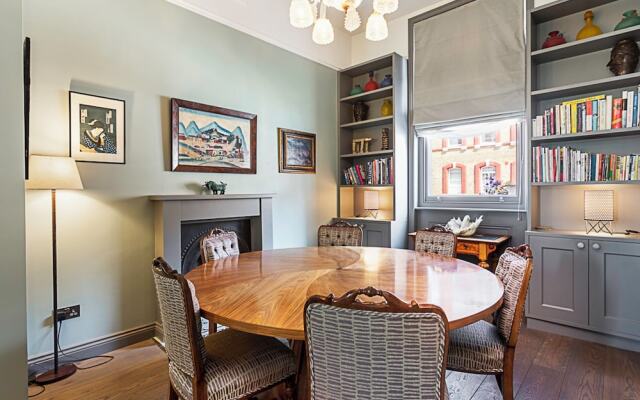 Well-designed Chelsea Flat