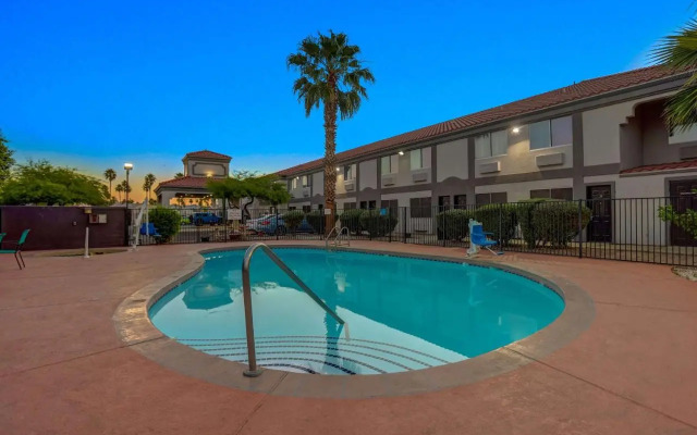 Superstition Inn and Suites