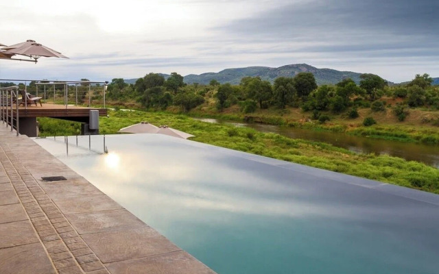 Royal Mukumbura Boutique Hotel