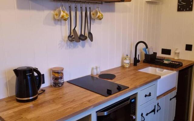 Tolverne Luxury Shepherd's Hut