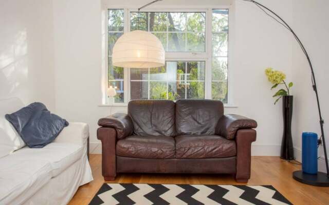 Sunny Flat in Islington