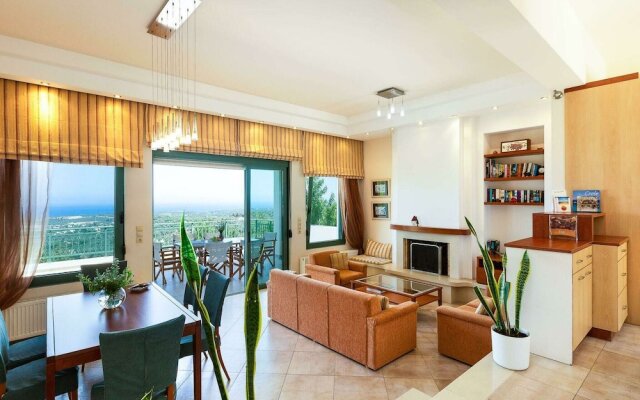 Secluded Villa w Private Pool, Children Play Area, Pool Table, BBQ & Sea Views