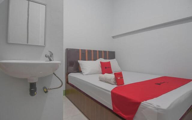 RedDoorz near RS Harapan Bersama