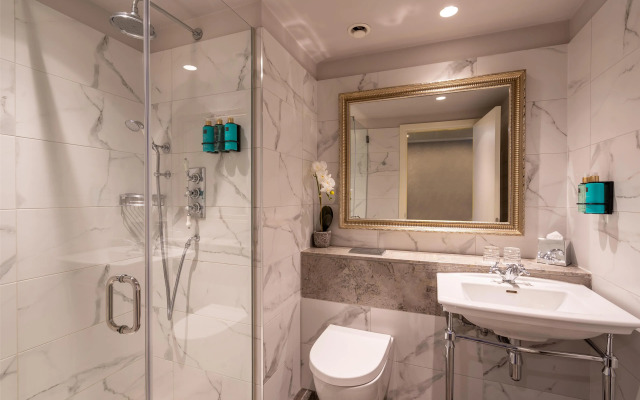 The Trinity City Hotel