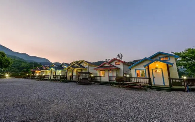 Gapyeong Dalbit Jeongwon Pension