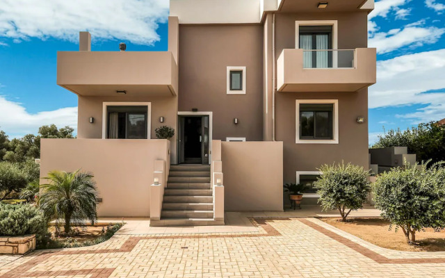 Villa in Adelianos Kampos With Pool
