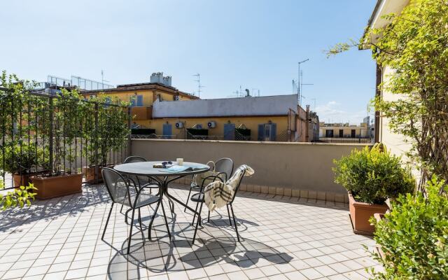 Crosti Apartments