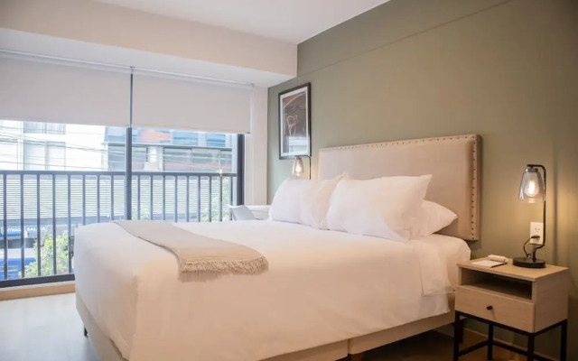 w Striking 1BR Duplex in Miraflores