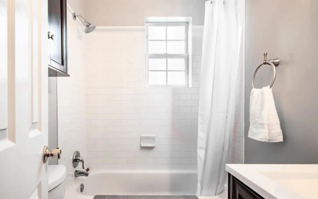 Family-friendly Home for travelers Near subway