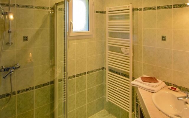 Les Chênes de lEscoutay