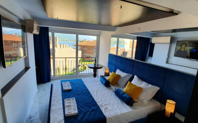 Small Luxury En suites ELEONOR