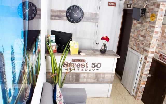 Hotel Street 50 Estadio