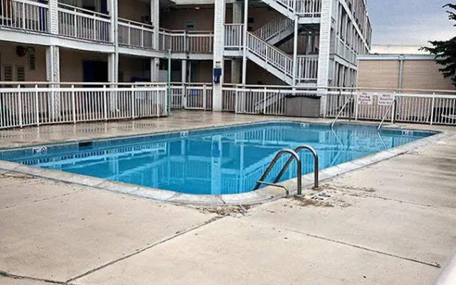 Motel 6 Rockford