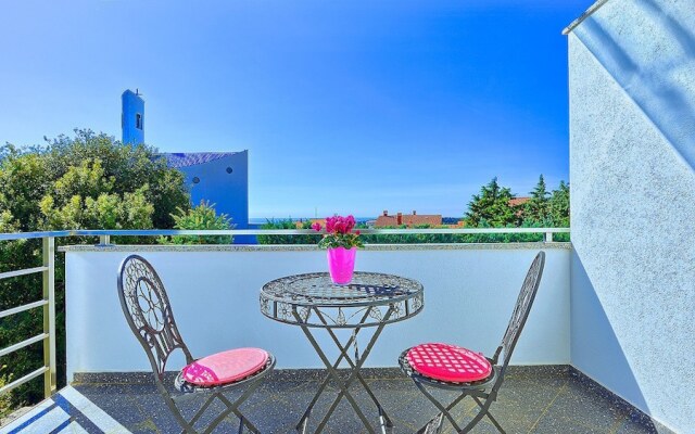 Villa Aylin, 5-bed, Next to the sea