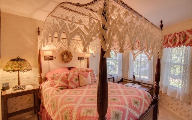 Woodstock Inn Station & Brewery