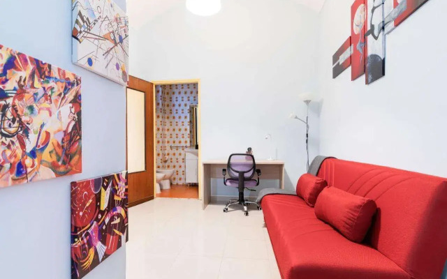 Dante Subway Apartment