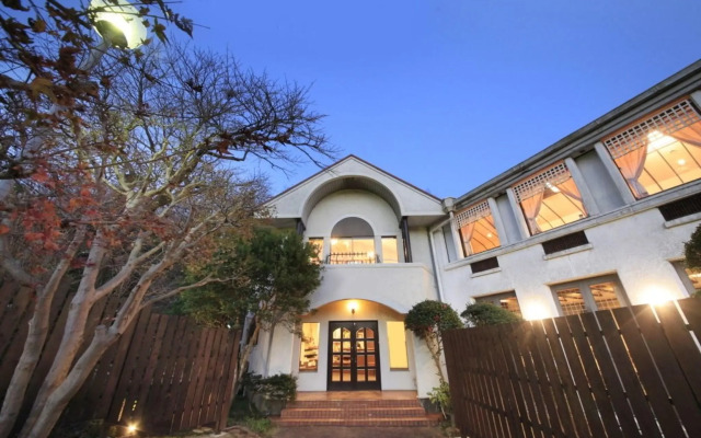 Izu Ippeki lake lakeside terrace