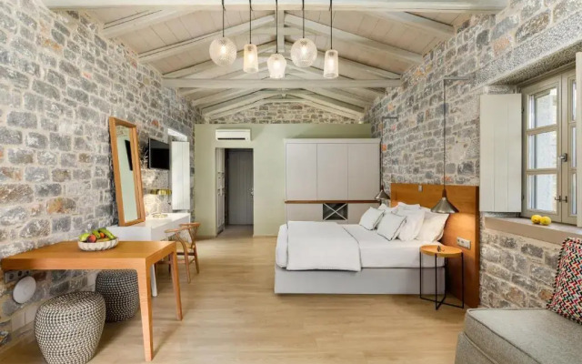 Trapela Limeni Luxury Suites