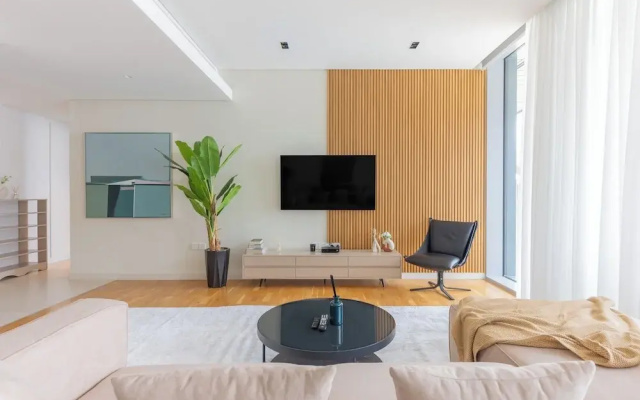 Sea View 2BR Bluewaters