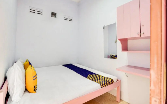 OYO Life 91626 Rr Kost Putri Syariah