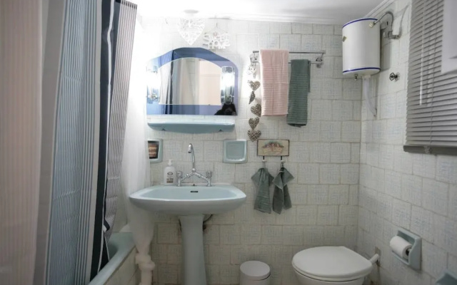 Comfy & Tasteful Central Apt • 1' to Metro Station