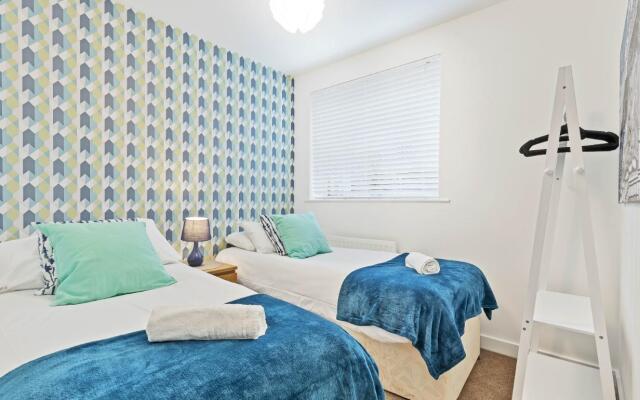 Central Big House | Large Group House | 4 Bedrooms 3 Bathrooms | Roof Terrace | City Centre