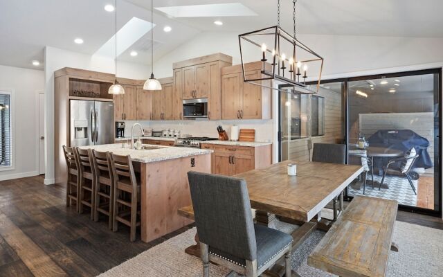 4 Mugho 3 Bedroom Home by RedAwning