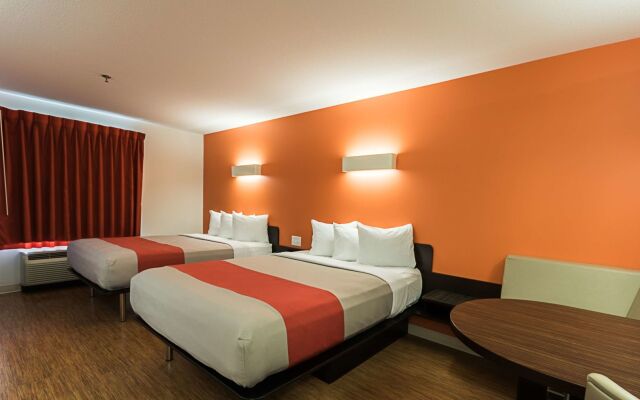 Motel 6 Moosomin, SK
