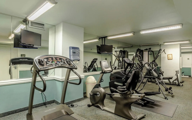 Sabine Yacht & Racquet #8D