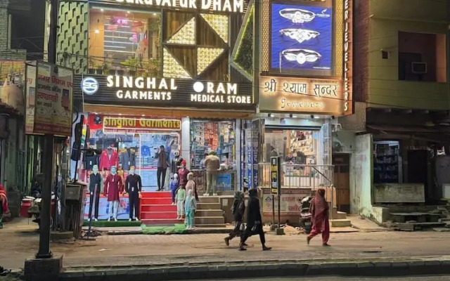 Hotel Guruvayur Dham Mathura