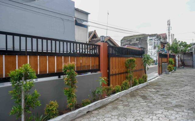 RedDoorz near Terminal Tirtonadi 2