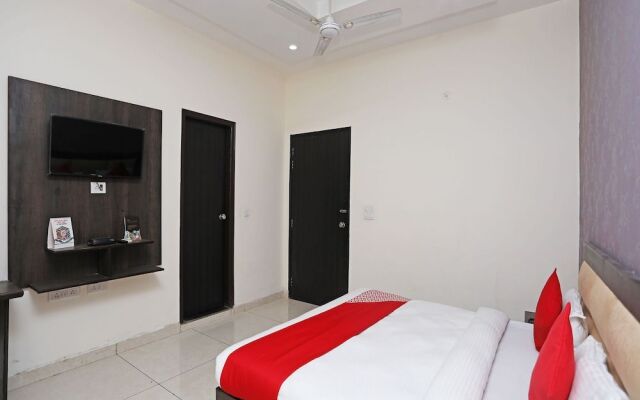 OYO 28017 Hotel Olive