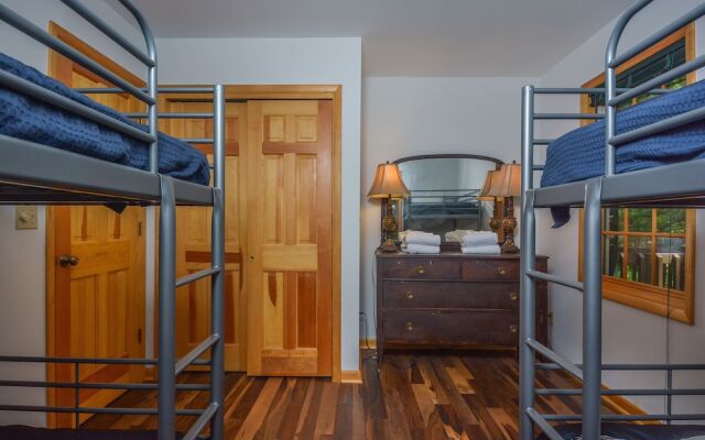 Swimming Bear Lodge 4 Bedroom House