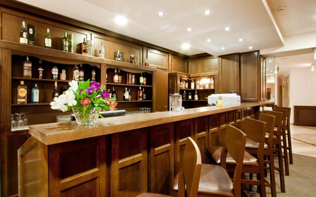 Earth and People Hotel & Spa