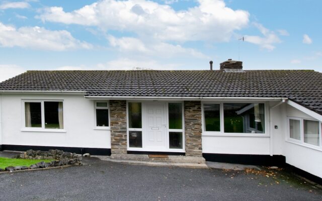 Homely Holiday Home in Saundersfoot With Garden